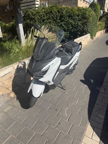 מודעת רכב סאן יאנג ג'וי-מקס Z-300