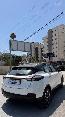 מודעת רכב ג׳ילי Geometry C 2