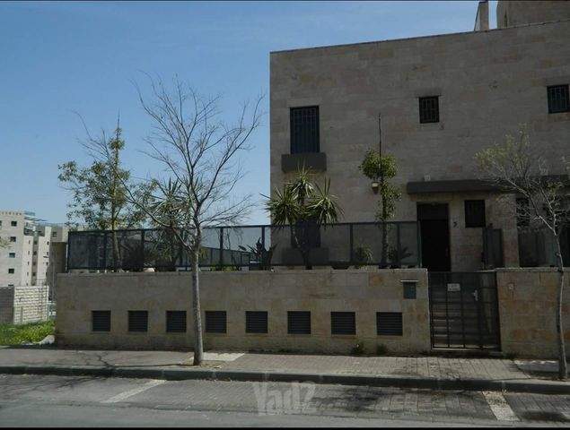 דירת גן למכירה בירושלים — 4