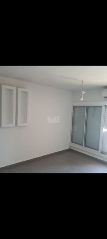 שדרות יגאל אלון 111