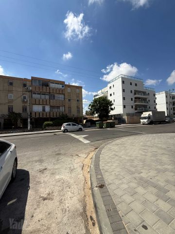 אפרים צור 33