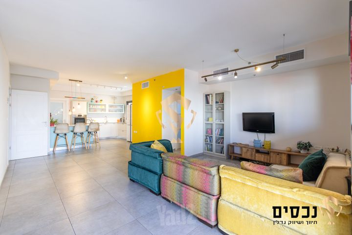 יעל רום 6
