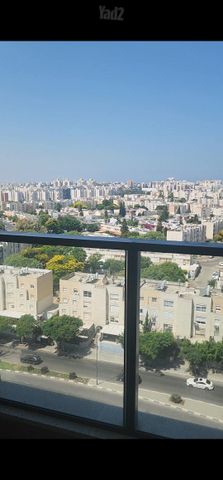 שדרות מנחם בגין 28