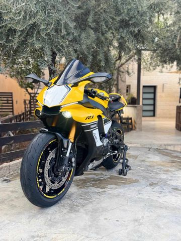 מודעת רכב ימאהה YZF-R1