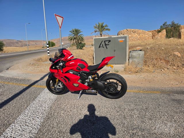 מודעת רכב דוקאטי פניגאלה V4S