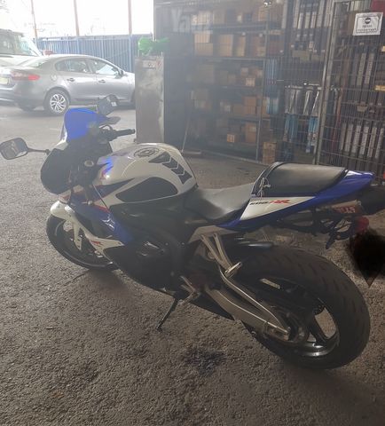 מודעת רכב הונדה CBR600RR