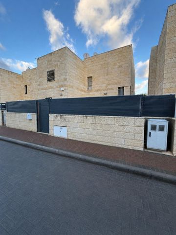מוריס בורג'ס מונורי 4
