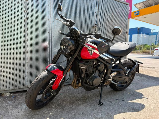 מודעת רכב טריומף Trident 660