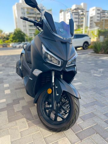 מודעת רכב סאן יאנג ג'וי מקס ספורט 300