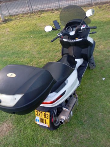 מודעת רכב פיאג'ו MP3 500