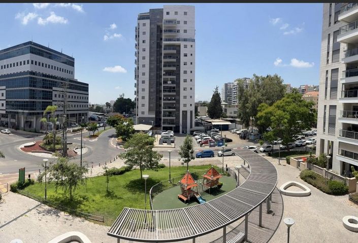 דרך העצמאות 33