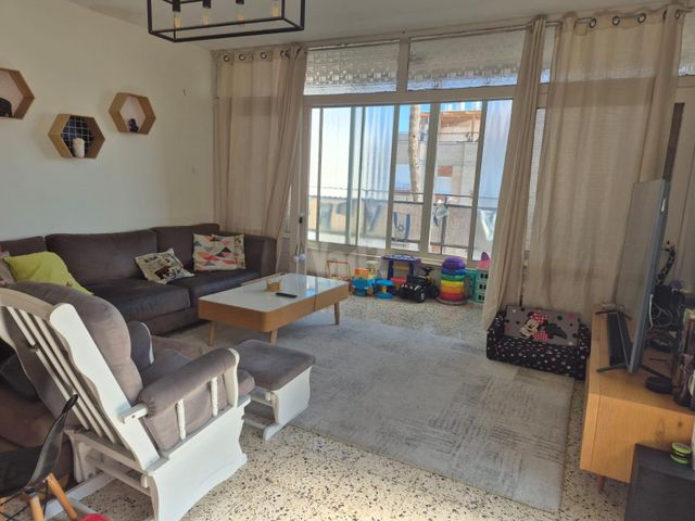 אהרונוביץ' 18