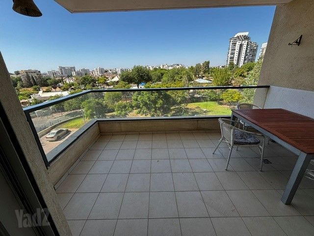 שדרות מקס ואמפרו שיין 7
