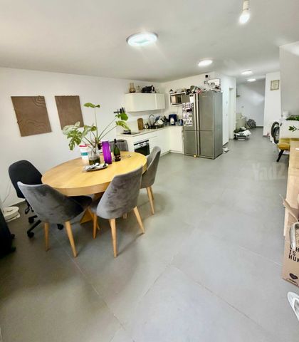 שלהבת 21