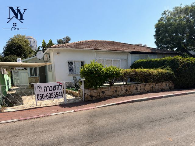 נווה יהושע, ערמונים