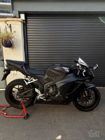מודעת רכב הונדה CBR600RR