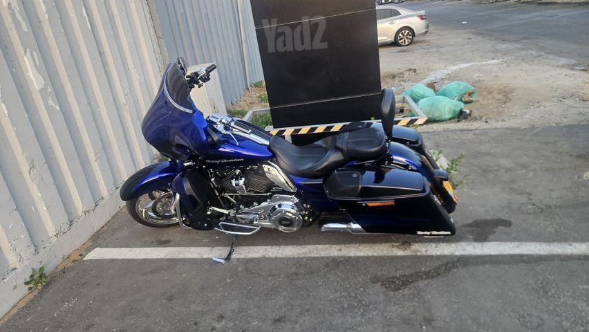 מודעת רכב הרלי דיווידסון סטריט גלייד CVO 110/114