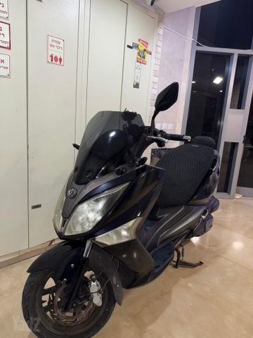 מודעת רכב סאן יאנג ג'וי-מקס 300 XI