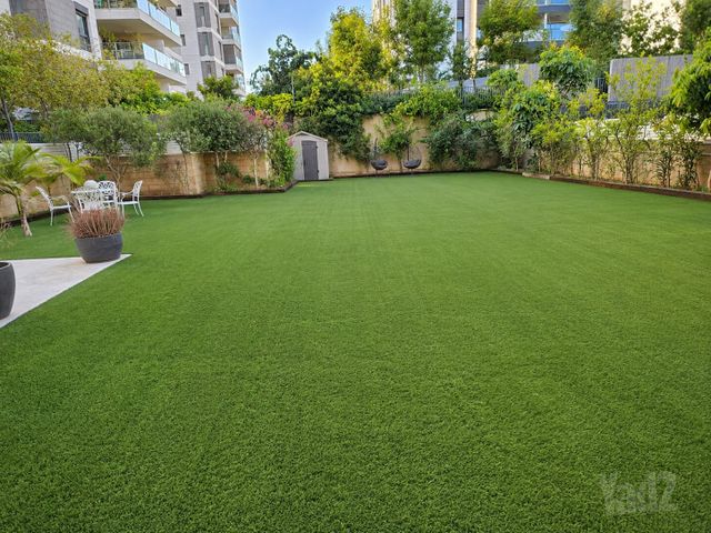 Herzliya, Israel 10