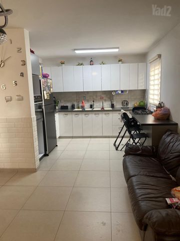 טריפלקס, אופקים