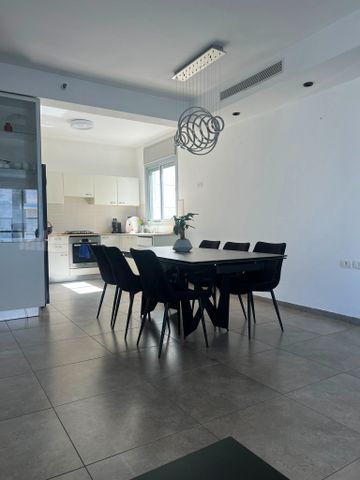 Holon, Israel 3