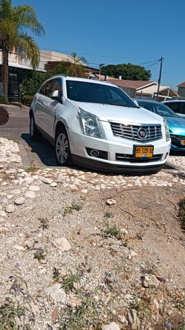 מודעת רכב קאדילק SRX