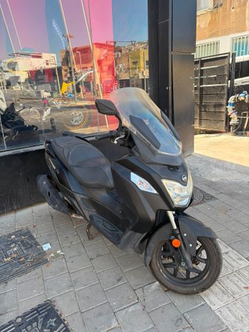 מודעת רכב סאן יאנג ג'וי-מקס 300 XI