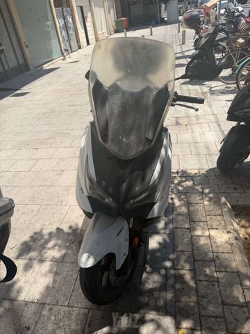 מודעת רכב סאן יאנג ג'וי-מקס 125
