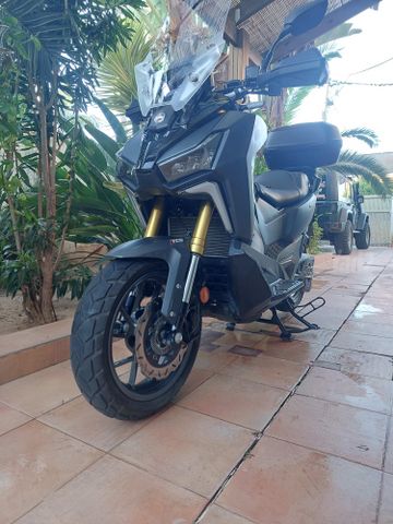 מודעת רכב סאן יאנג ADX400