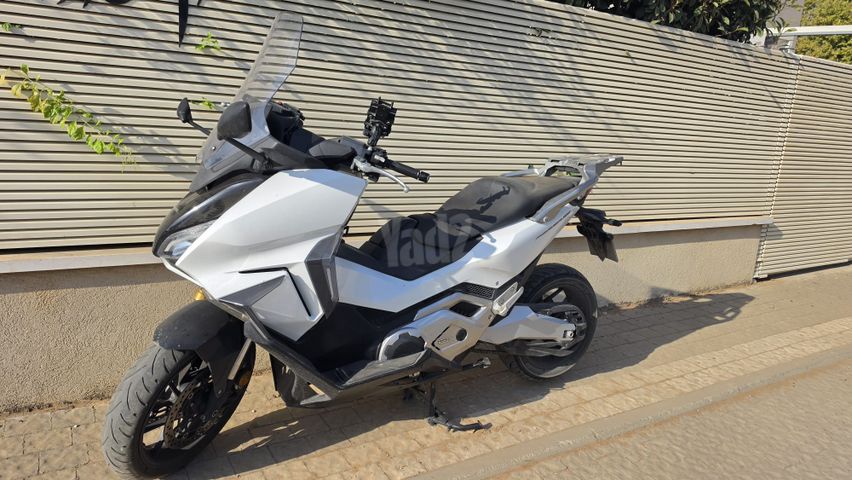 מודעת רכב הונדה FORZA750