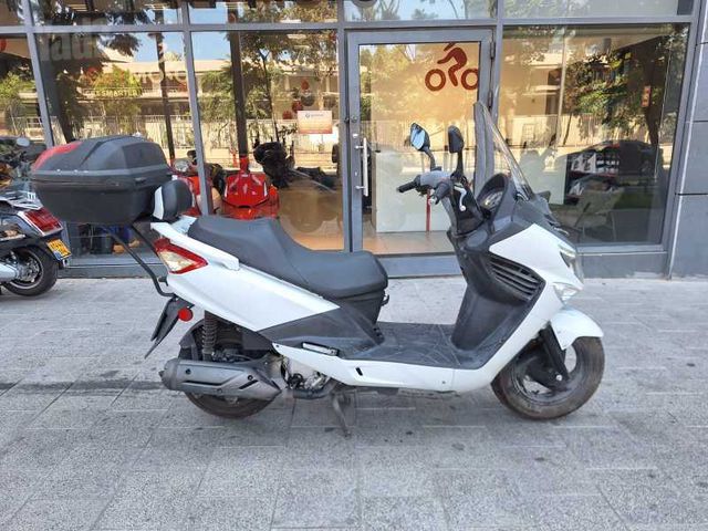 מודעת רכב סאן יאנג ג'וי רייד 200