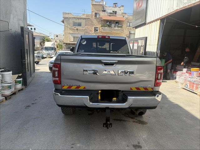 מודעת רכב דודג'