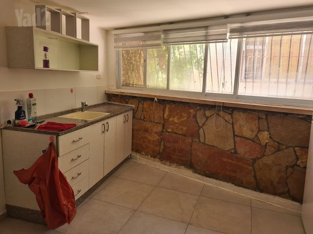 מגדים 16