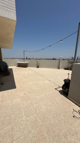 הנחשול 