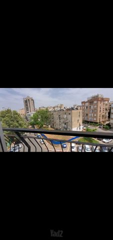 גרין ועם