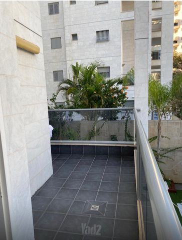 Holon, Israel 7