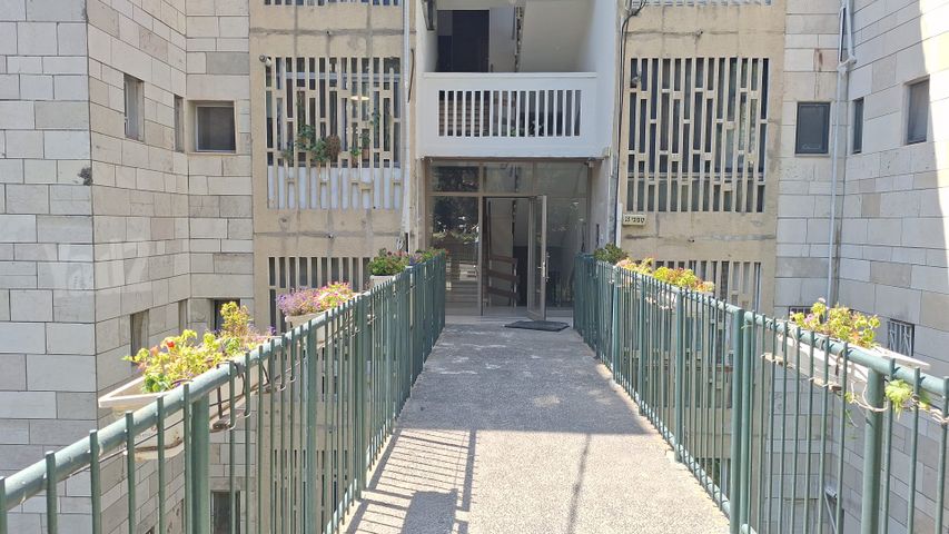 גלבר 16