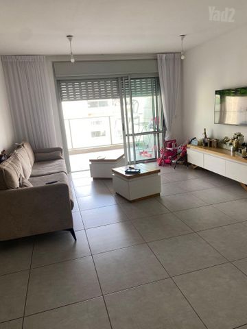 יעקב מרידור 11
