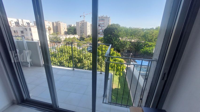 עירית 18