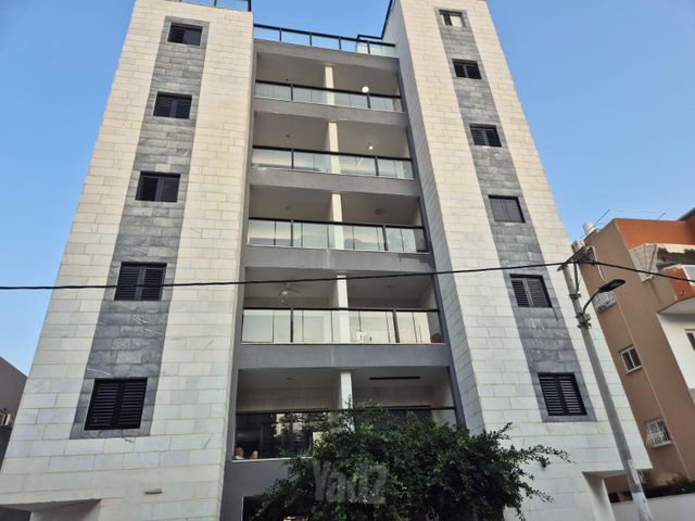 ארלוזורוב 73
