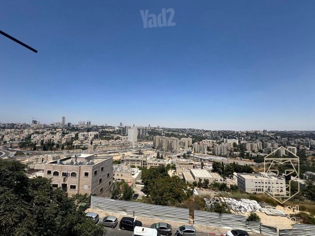 הרב עוזיאל 