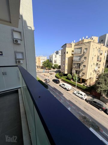 חנה סנש 
