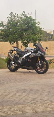 מודעת רכב אפריליה RSV4R