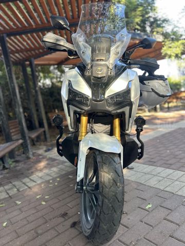 מודעת רכב סאן יאנג ADX400