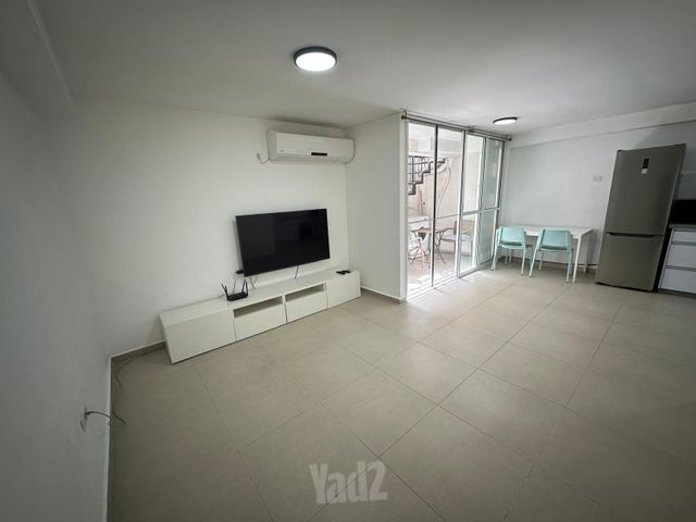 ענתות 17