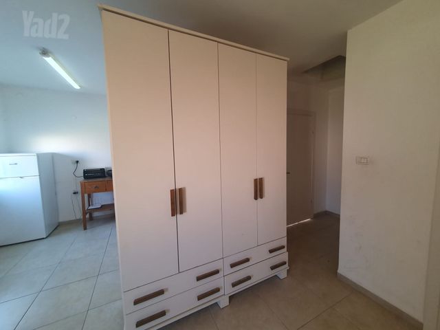 מחניים 1