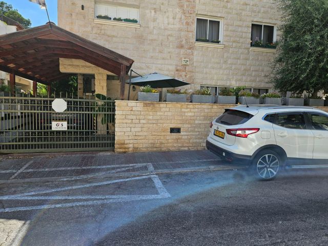 ארלוזורוב 74