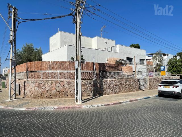 גנים א'