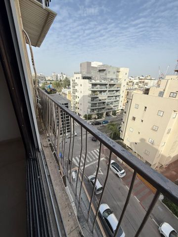 ז'בוטינסקי 12