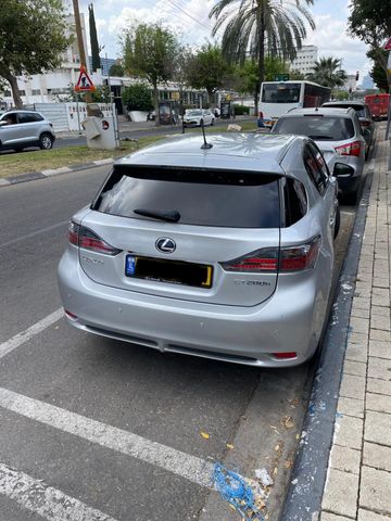 מודעת רכב לקסוס CT
